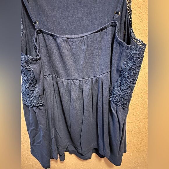 Jun & Ivy navy blue lace tank top - Picture 3 of 9